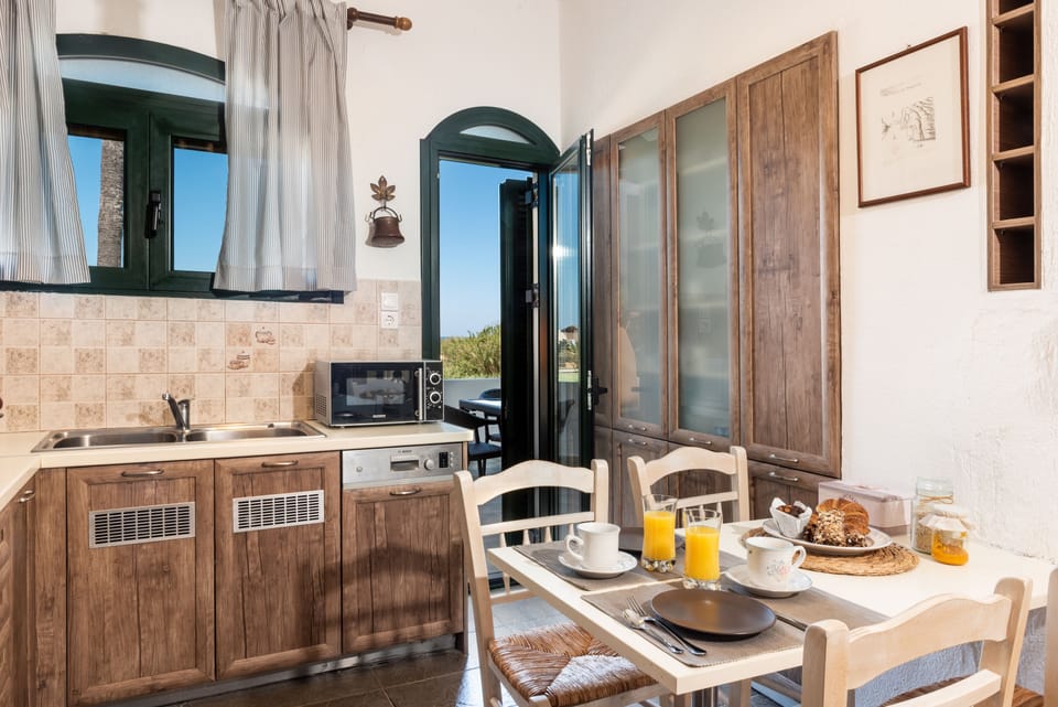  It has an oven, an electric cooker, a fridge, a refrigerator, a dishwasher.