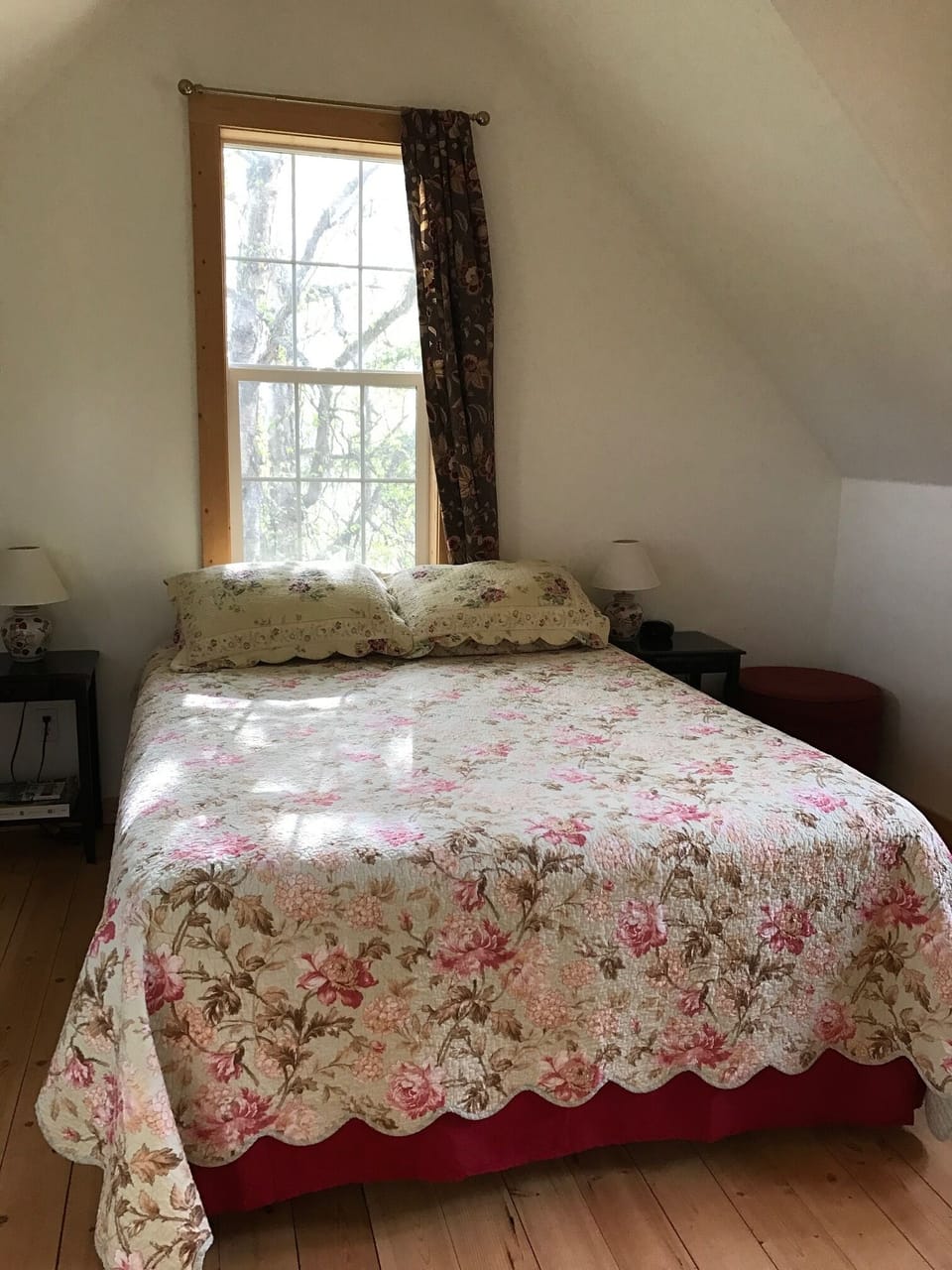 queen bedroom