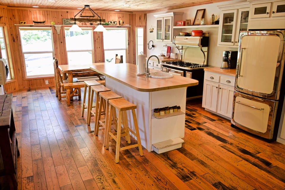 Gourmet Island Kitchen