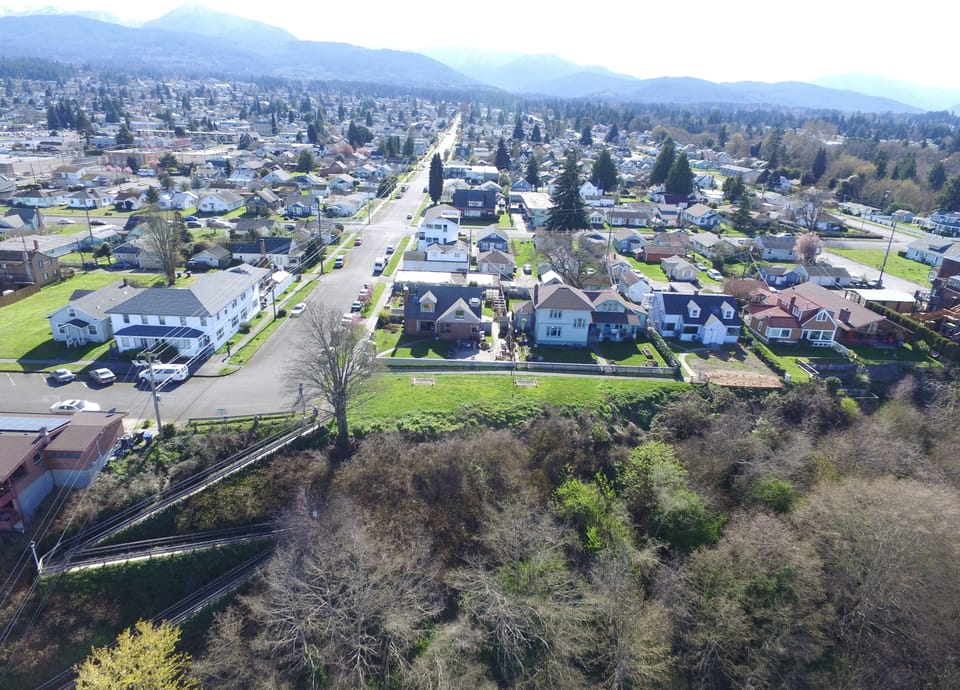 See the Zigzag walkway to town!