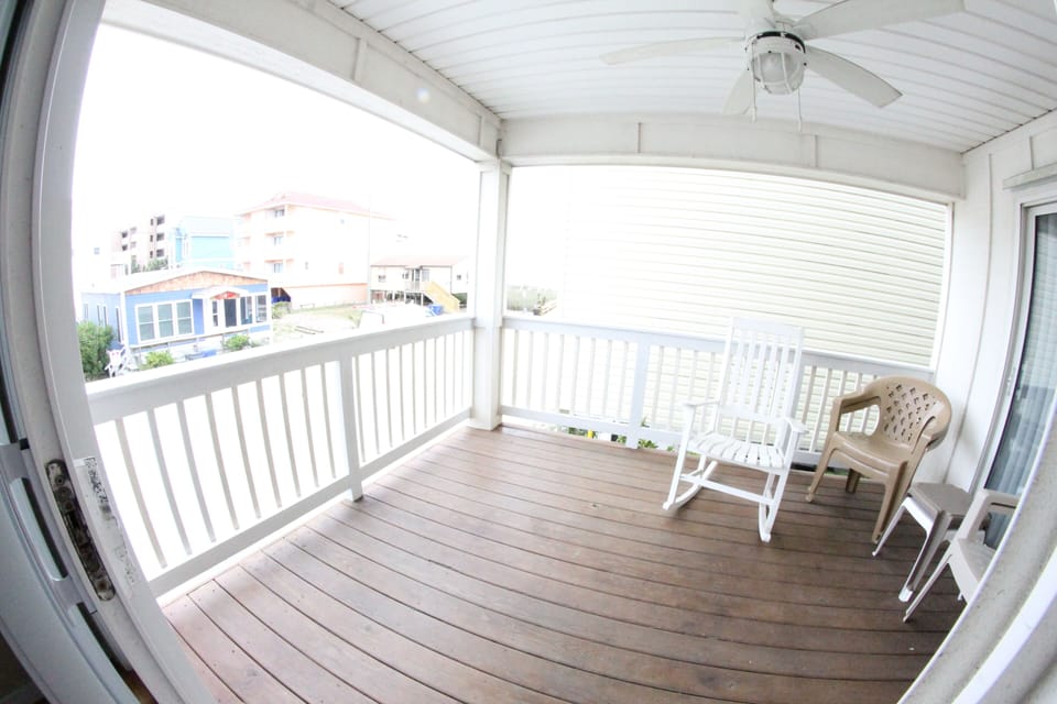 first floor deck outside of living room/level 1 bedroom