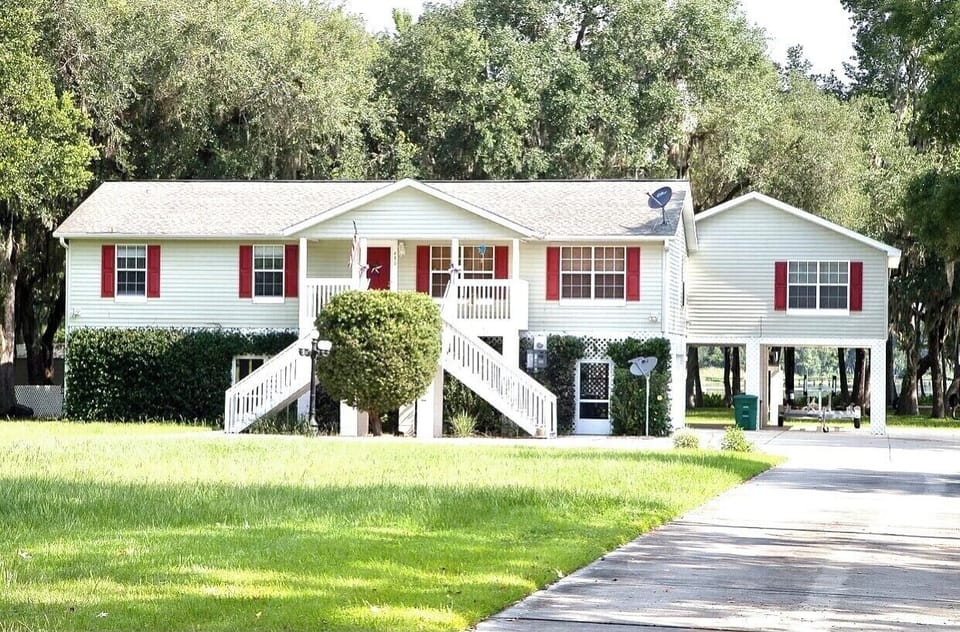 Private 2.8 acres on St Johns Riverfront 