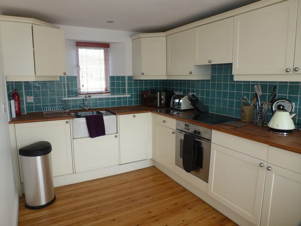 Fully fitted Kitchen