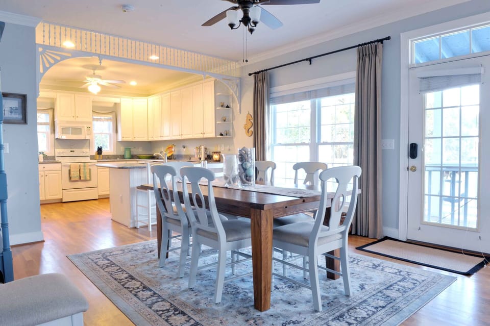 Eating area with beautiful table