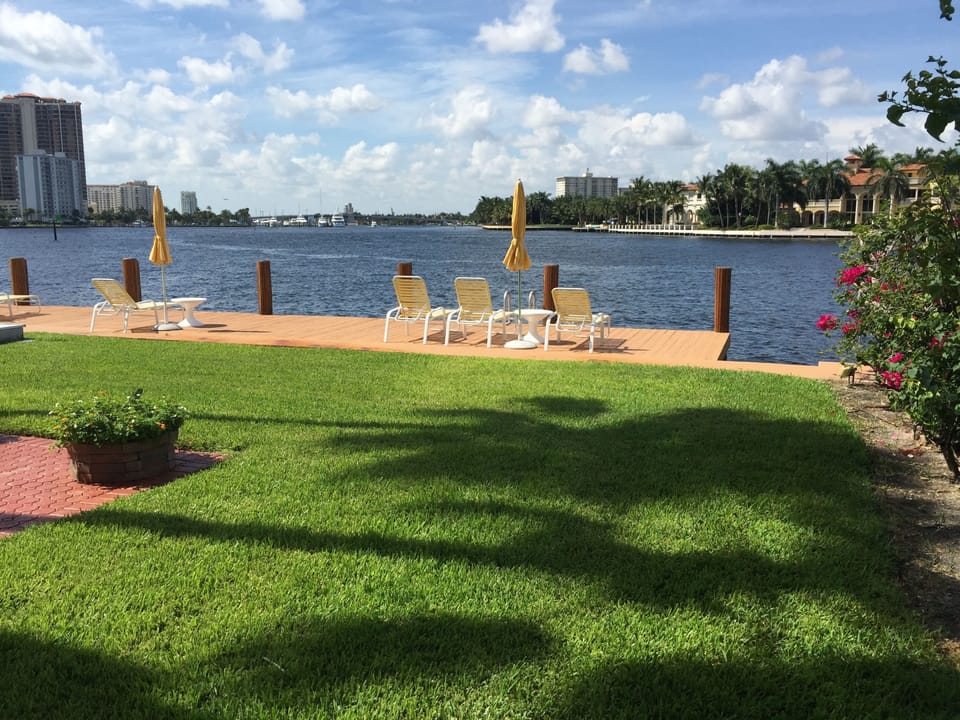 Ground level unit with direct access to the Intracoastal Waterway.