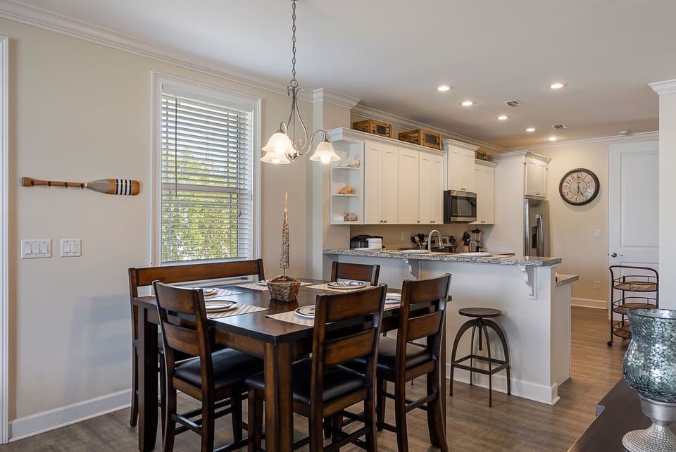 Dining/Kitchen area