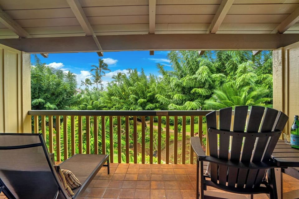 Upstairs lanai. Perfect for a cocktail and enjoying the birdsong.