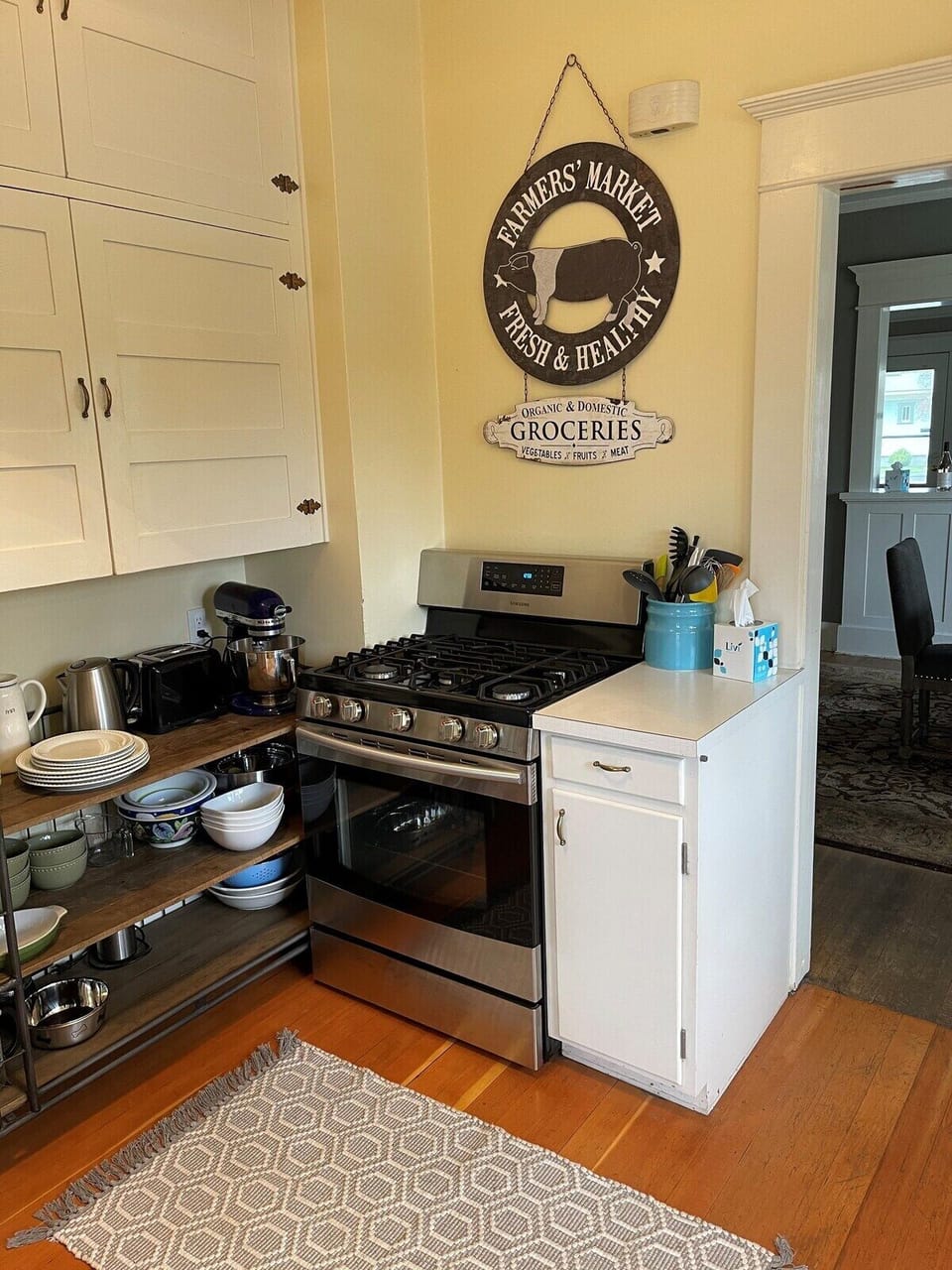 Large gas range and oven