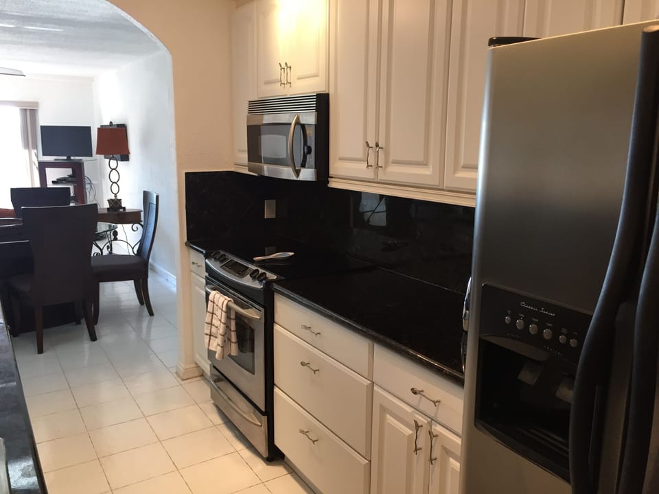Bright, Beautiful Kitchen