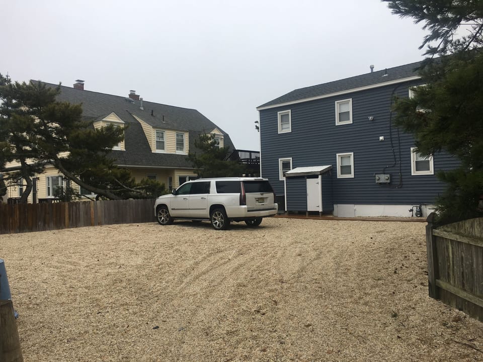 Large parking lot fits 4 cars easily!