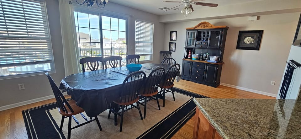 Lvl 3:  Dining Area