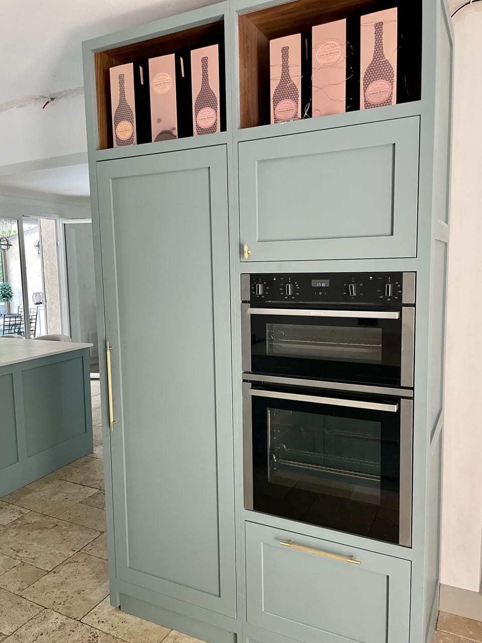 Integrated fridge and ovens 