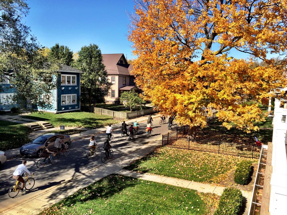 🚲 View from Master Bedroom balcony during bicycle riding event.
