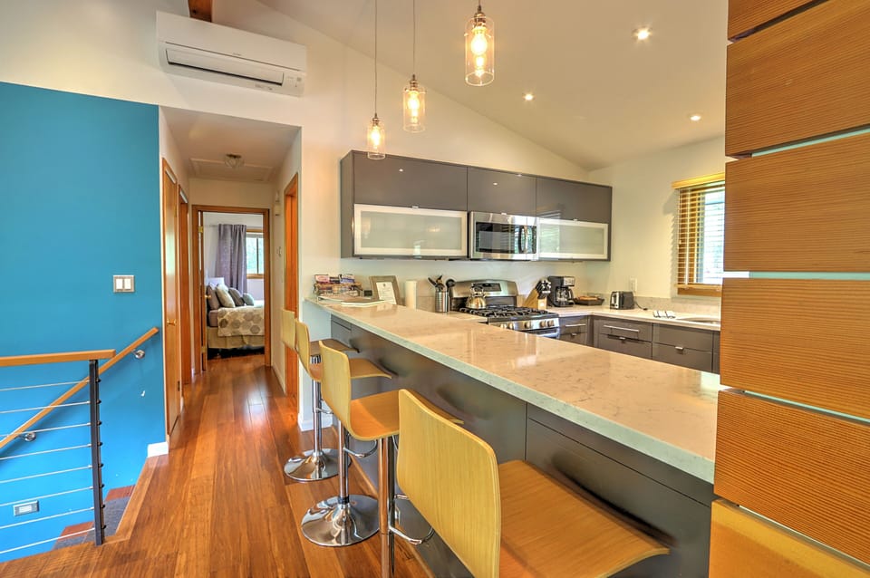 Kitchen Bar Area