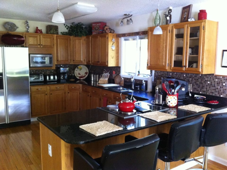 Kitchen with 3 bar stools