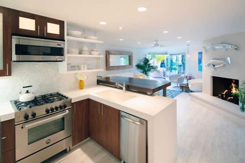 KITCHEN TOWARD FAMILY ROOM AND OCEAN VIEW DECK