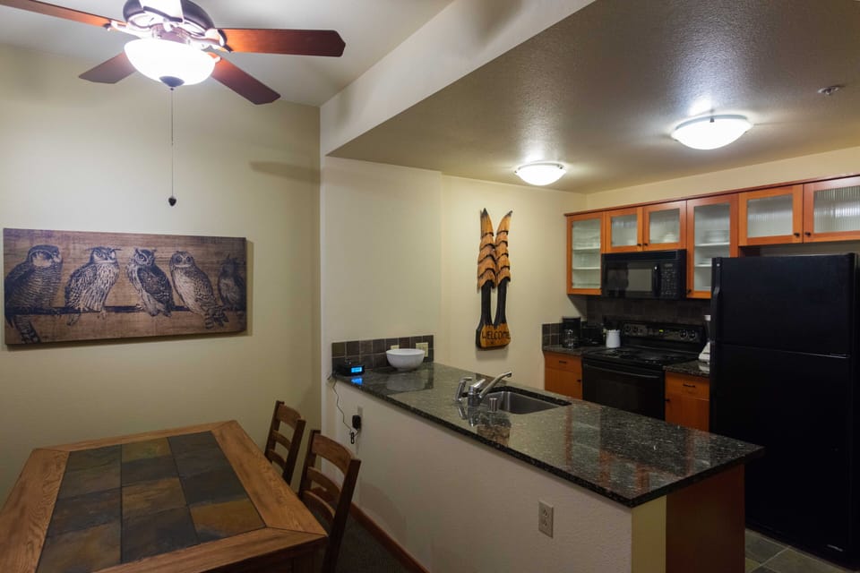 Full Kitchen, Coffee Machine, Toaster, Blender, Microwave, Stove, Dishwasher.

