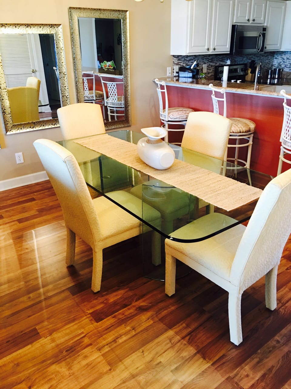 Dining. Seating for 4 and a breakfast bar that seats 3. 