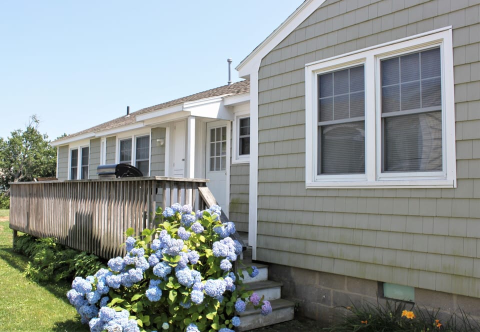 Side deck with grill & dining table
