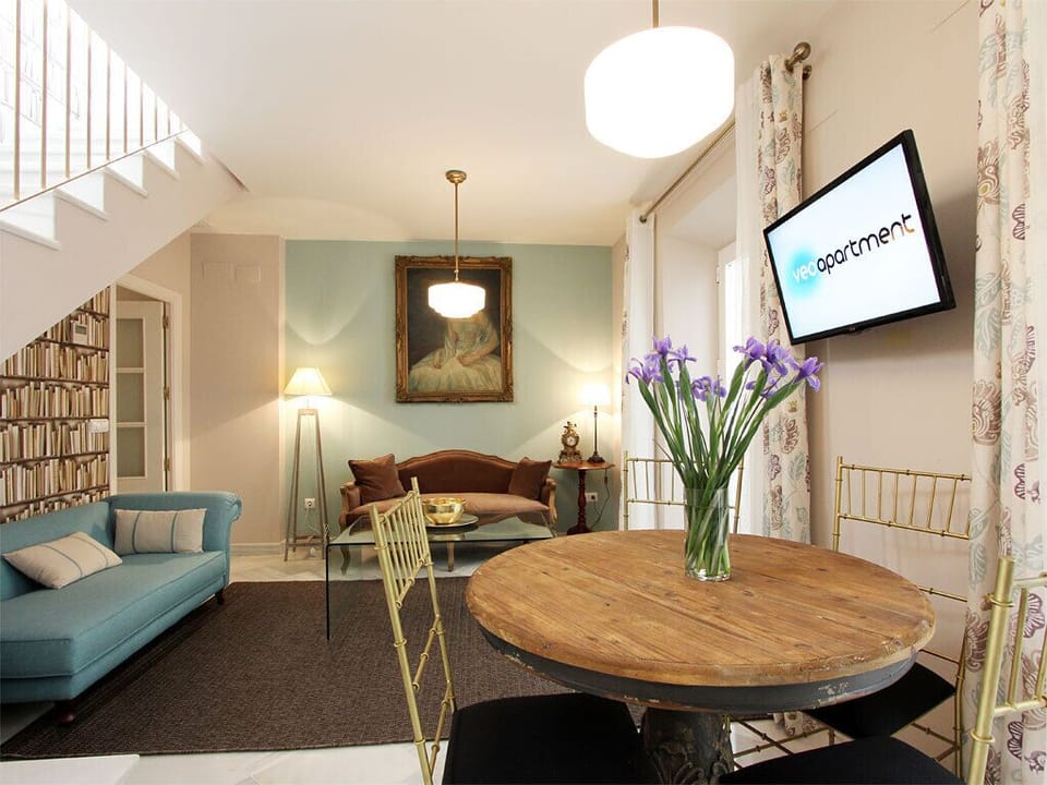 Living area. The interiors are decorated in a classic style - veoapartment