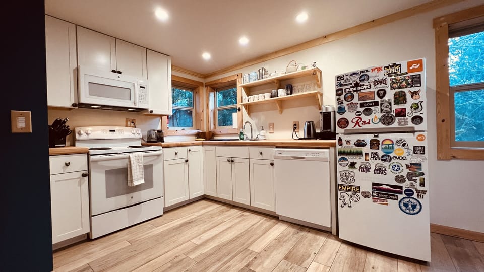 Please book at https://airbnb.ca/h/mtbakercabinrental