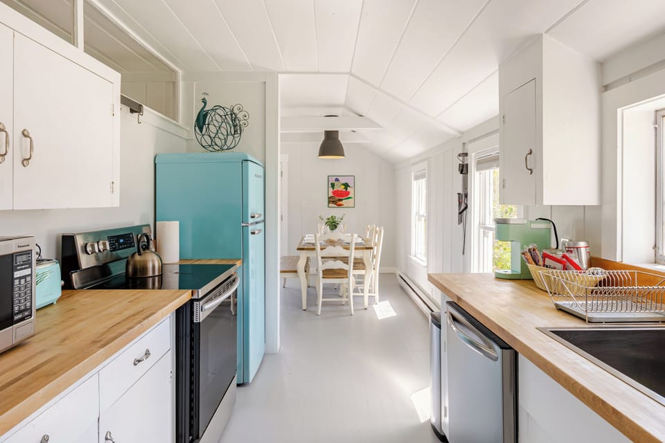 Kitchen w/ full size appliances + dinnerware, flatware, glassware, etc.