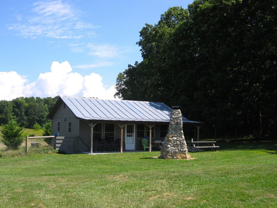 Cabin near Lexington VA. Shenandoah Valley Lodging near The VA Horse Center.