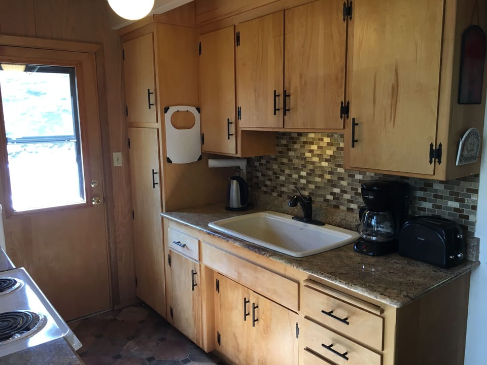 kitchen, with coffee maker, toaster and blender