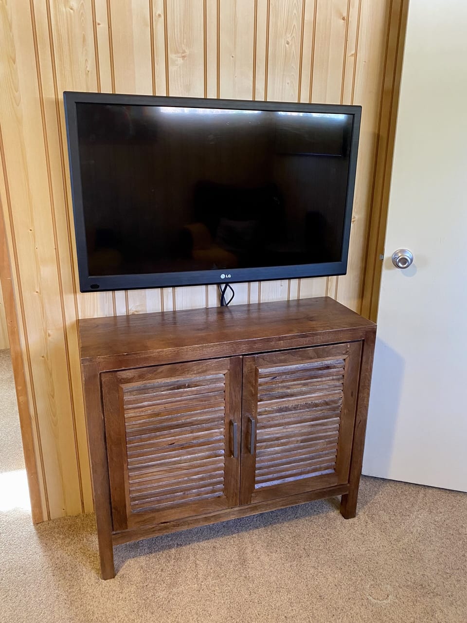 Upstairs Bedroom #3 Apple TV & Game station