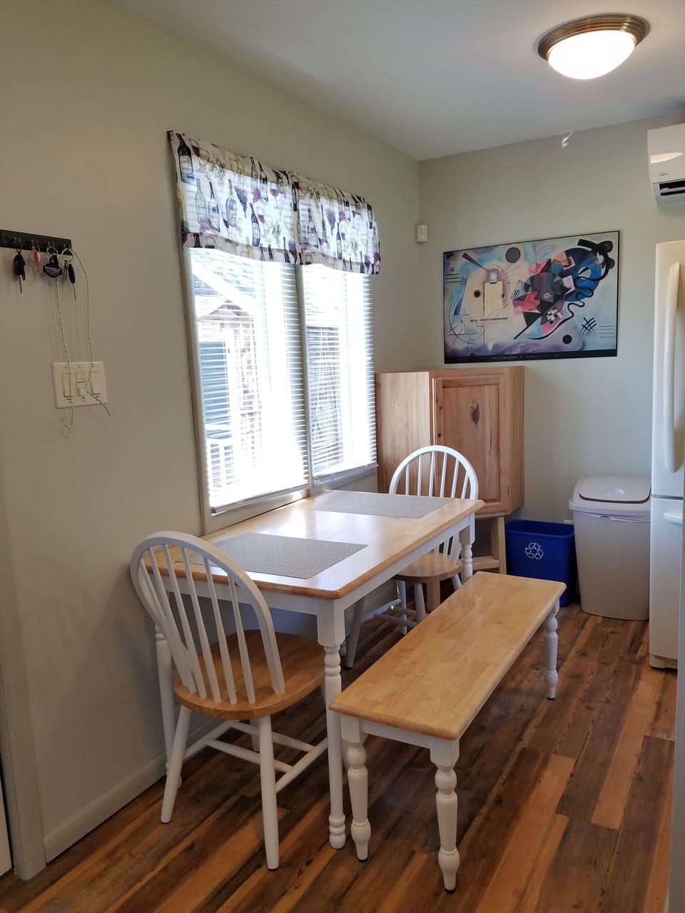 Kitchen seating area.