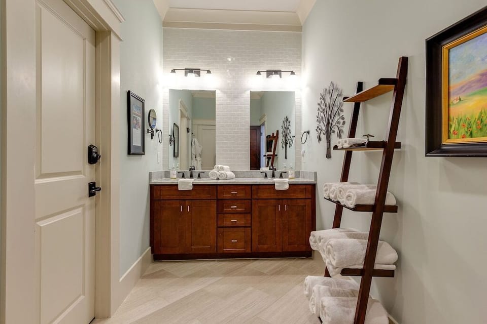 Bedroom 1 - main level ensuite bath