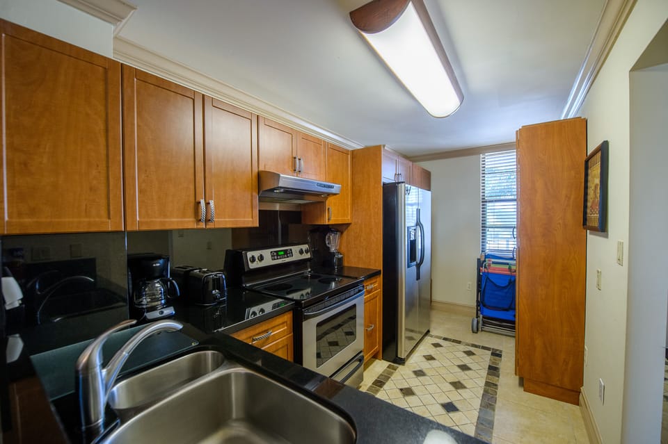 Kitchen to the back window area.