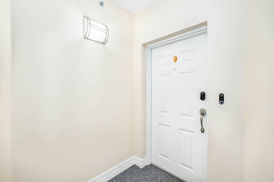 Entry way from hallway