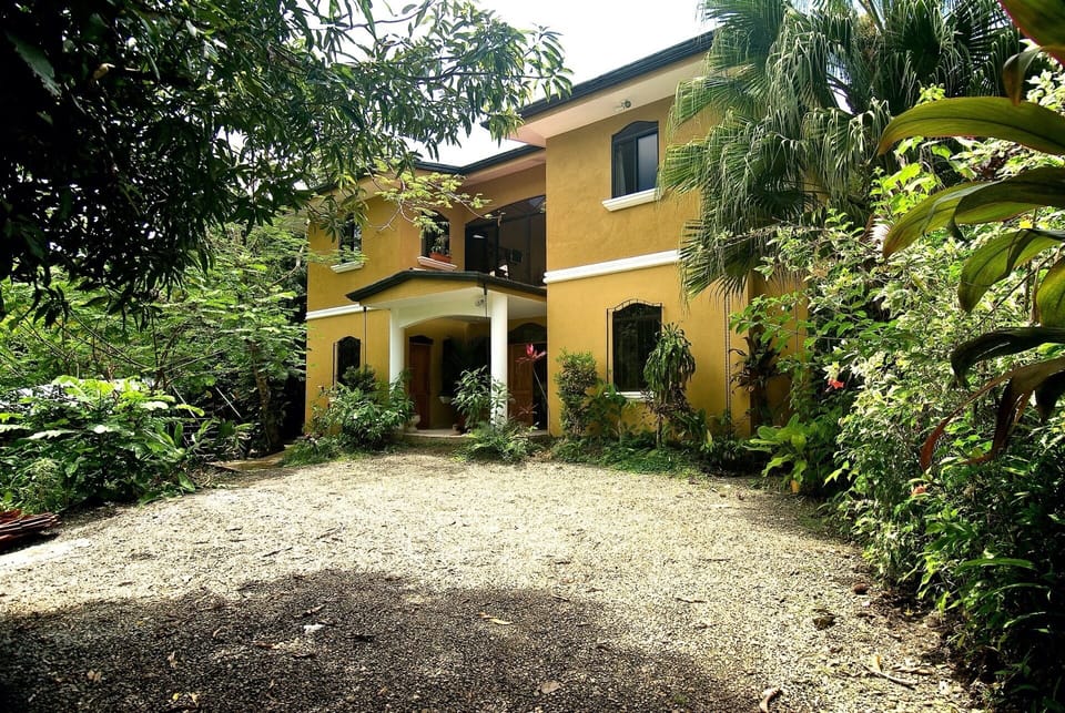  "
Manuel Antonio Costa Rica
4 Bed  house 