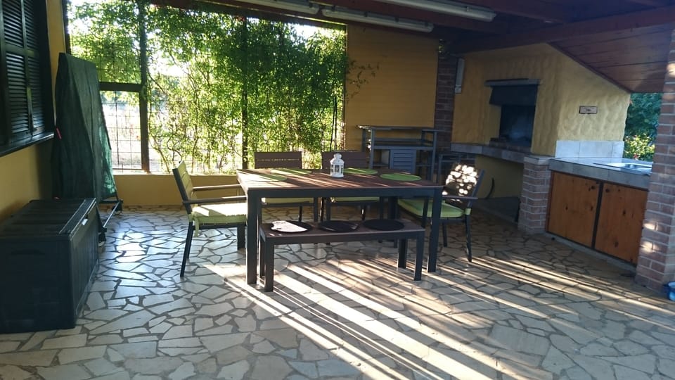 Terrace - Table
