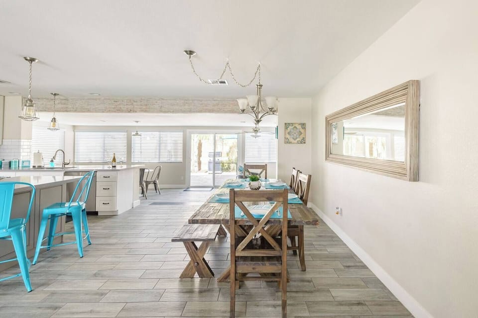 Open floorplan including kitchen, dining room, living room, 4K TV