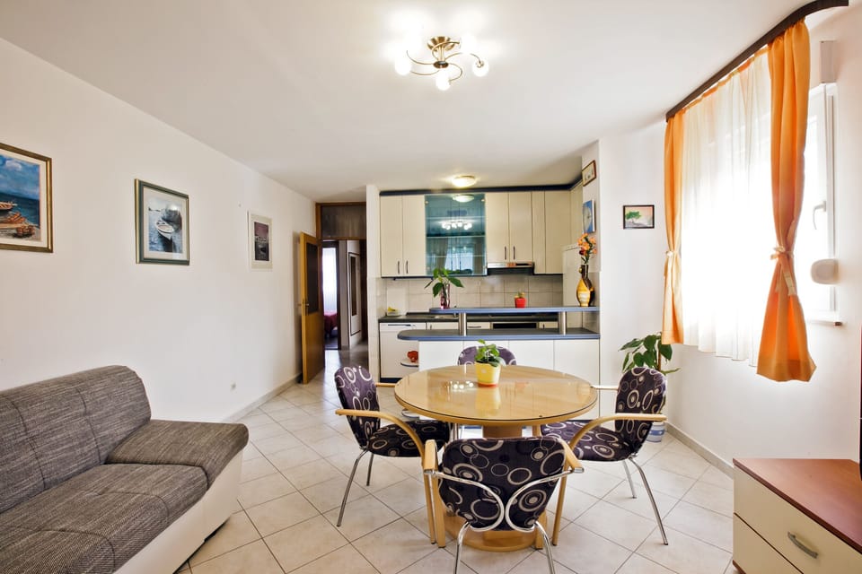 Spacious two bedroom apartment on the 2nd floor of building in residential area