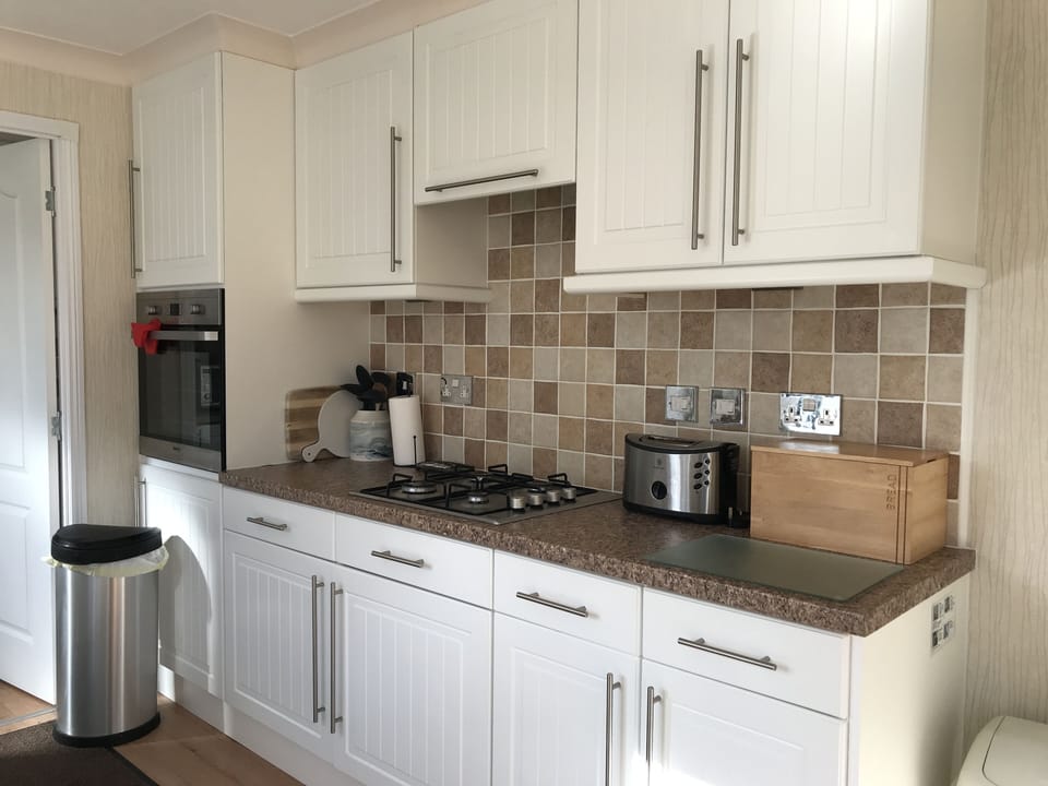 Fully fitted kitchen