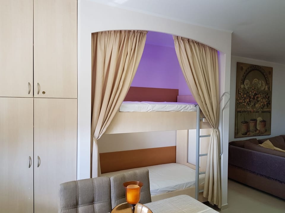 A very modern bank bed. Sleep comfortable 2 people