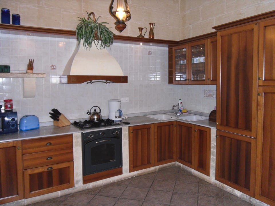 Kitchen at ta Mananni