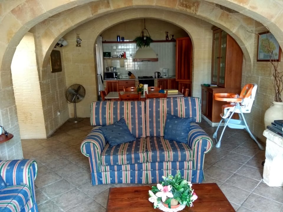 Ta Mananni kitchen/dining and sitting room