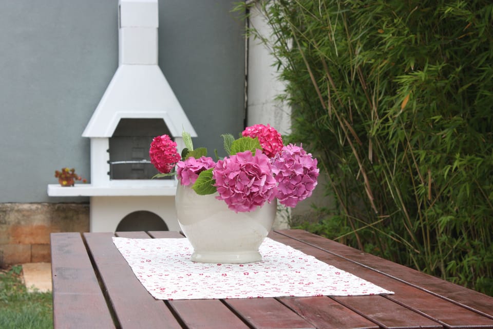 garden barbecue area (shared with the apartment on the ground floor)