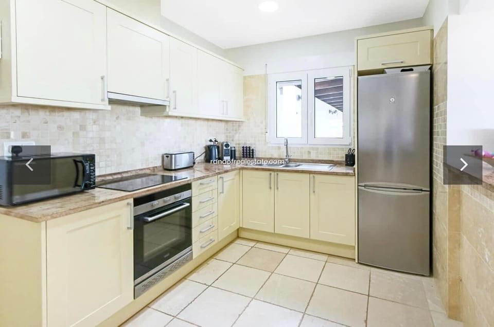 Kitchen : hob, oven, fridge,  freezer, microwave, Nespresso coffee machine