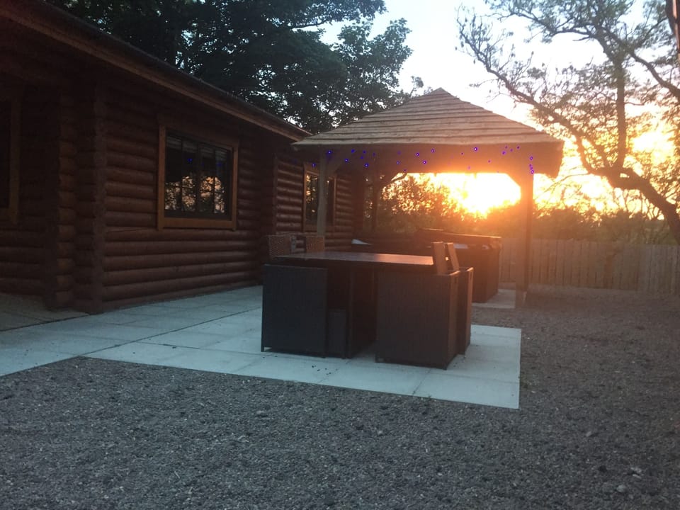 Private Hot Tub and outside dining area