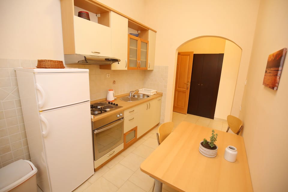Kitchen&Dining Area