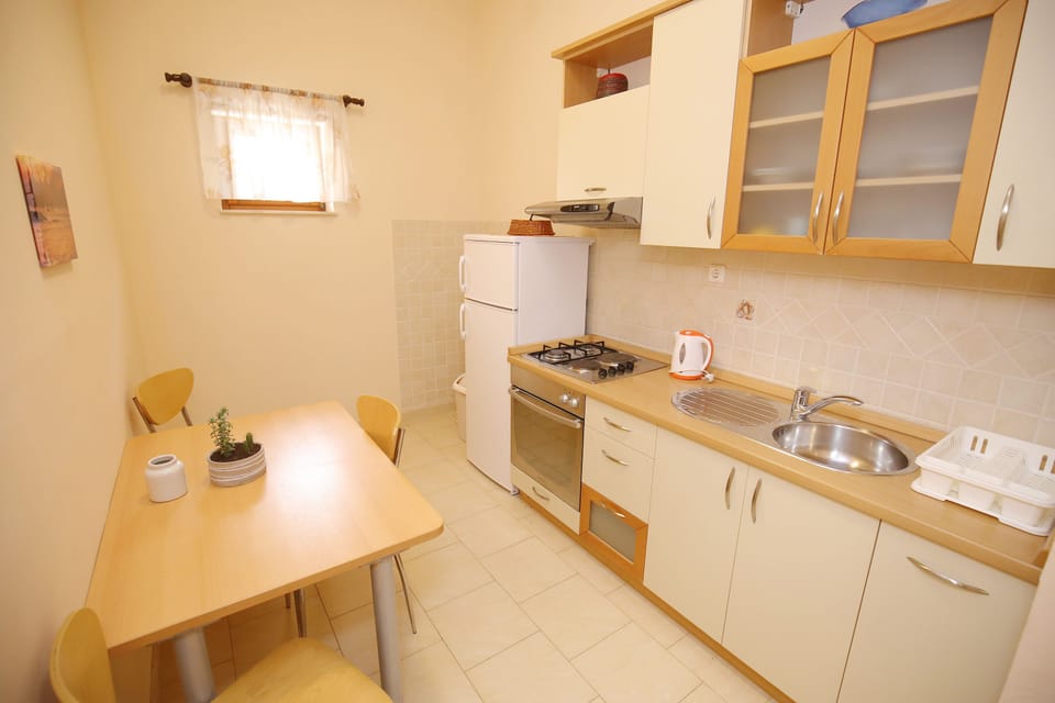 Kitchen&Dining Area