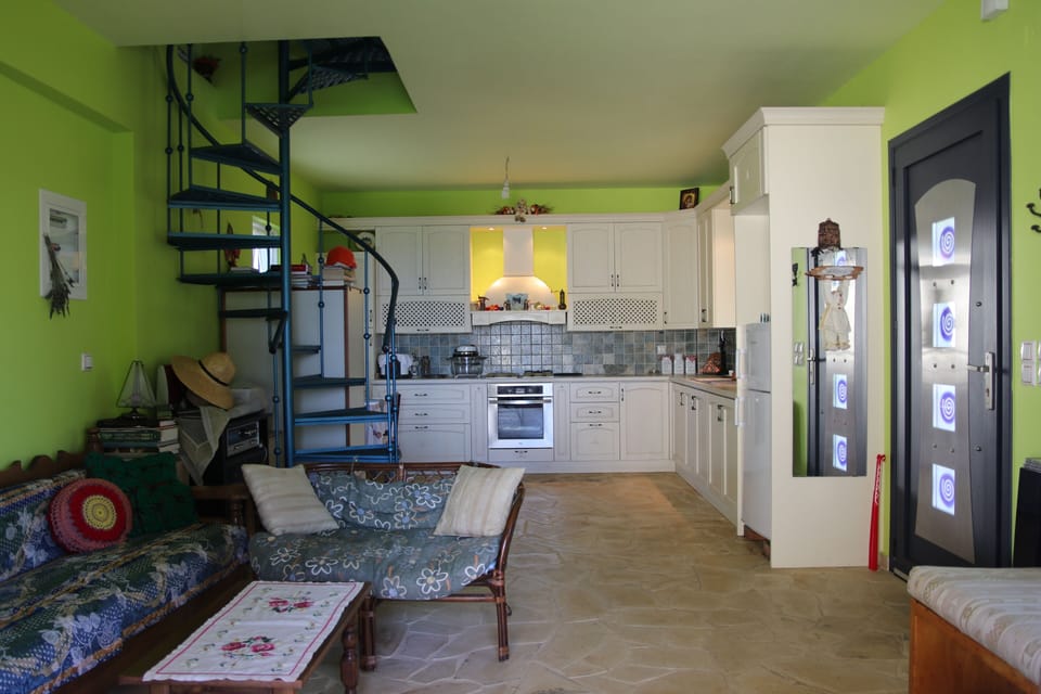 living room-kitchen