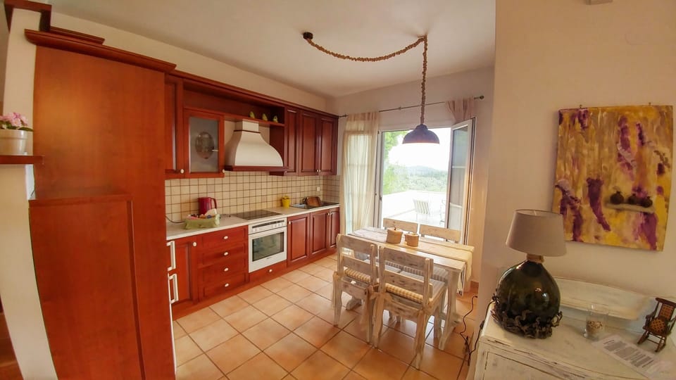 Fully equipped kitchen