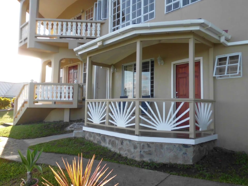 L'IXORA Balcony 2