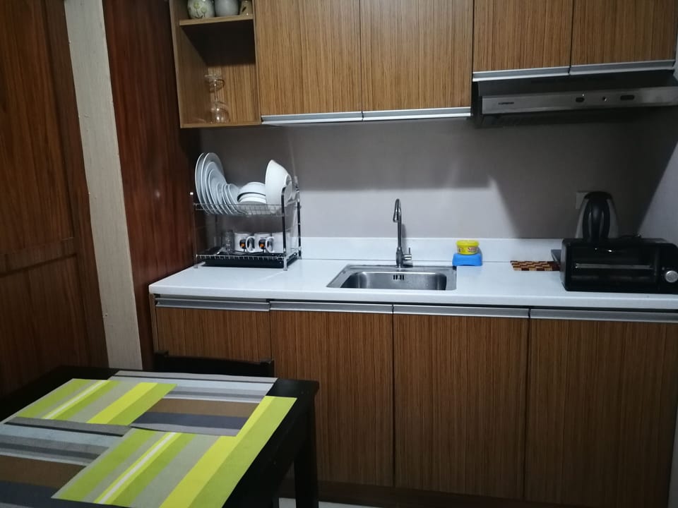 Kitchen and dining table